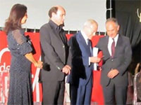 Isola del Cinema. Sul palco, ultimi da sinistra nella foto, l'on. Gianni Letta e il presidente Vincenzo Niro