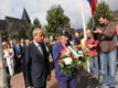 Marcinelle, 8 agosto 2011. Pietracupa depone una corona ai piedi del monumento alle vittime
