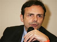  Il presidente della Regione Molise, Paolo di Laura Frattura, terr domani, marted 19 maggio, una conferenza stampa a Palazzo Vitale in materia di sanit.