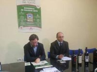 Conferenza stampa "Cantine Aperte 2013". Da sinistra: l'assessore Vittorino Facciolla e il presidente del Movimento Turismo del Vino Gabriele Di Blasi 
