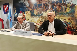 Palazzo Vitale, Sala Parlamentino. Il presidente Toma e l'assessore Cotugno 