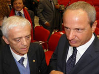 Da sinistra nella foto: l'autore del libro, il Prof. Onorato Bucci, con il Presidente del Consiglio regionale, Mario Pietracupa