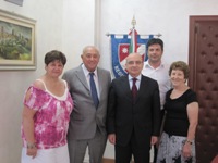 Il Presidente Picciano e il Sindaco D'Aquila, al centro nella foto, con i Presidenti delle Associazioni dei Vinchiaturesi all'estero