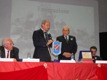 Isernia, auditorium della Provincia. Pietracupa consegna il gagliardetto della Regione Molise al Dirigente scolastico dell'"Andrea d'Isernia", Gerardo Cafaro