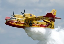 Un canadair in azione