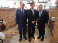 Tirana. Da sinistra, nella foto, l'Assessore Vitagliano, il Presidente della Repubblica Albanese, Barim Topi, e il Presidente Iorio.