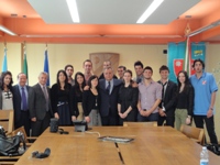 Palazzo della Regione. Foto ricordo con il Presidente Iorio, al centro del gruppo; a sinistra nella foto,  il Presidente della I Commissione, Antonino Molinaro, e  il Responsabile del Servizio Molisani nel Mondo, Dott.Teresio Onorato