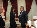 Tirana. Stretta di mano tra il Presidente Iorio e  l'On. Josefina Topalli, Presidente della Camera dei Deputati dell'Albania.