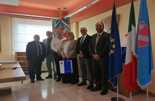 Palazzo Vitale, Sala Giunta. Il presidente dela Regione, Donato Toma, e l'ammistratore delegato di Sviluppo Italia Molise, Claudo Pian, con la delegazione cilena.