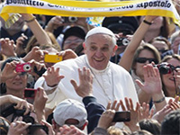 Papa Francesco durante la sua visita in Molise